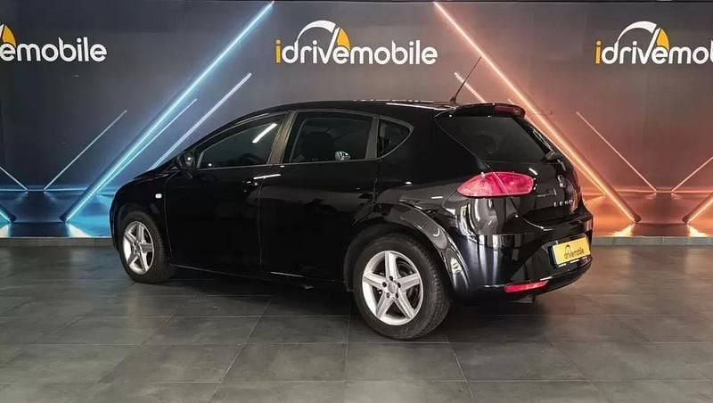 Usado Seat Leon Reference 90 HP (66 kW) 2012 Preto Citadino