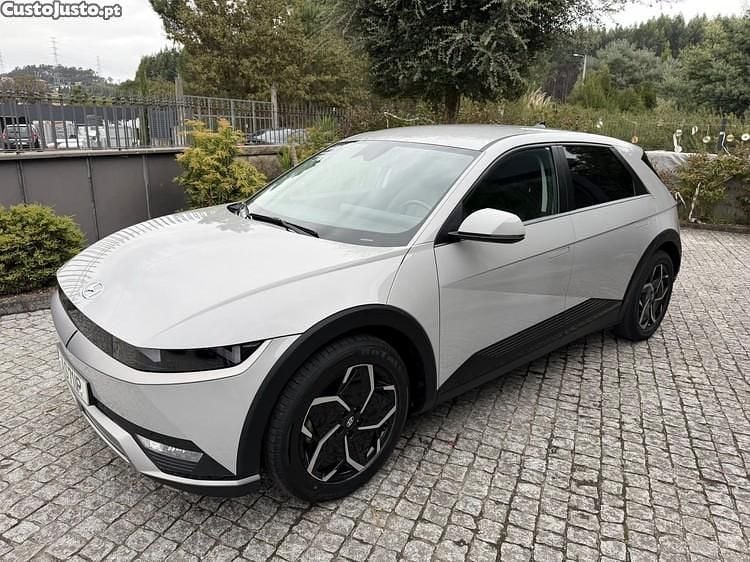 Cinza Usado 2022 Hyundai Ioniq 6 Premium Sedan | € 19.980 - Imagem 1/1