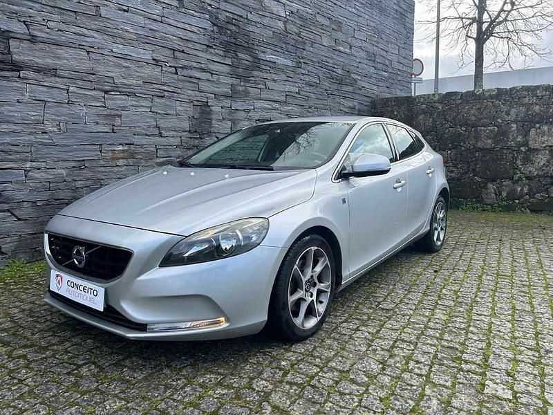 Usado Volvo V40 120 HP (88 kW) 2016 Outra
