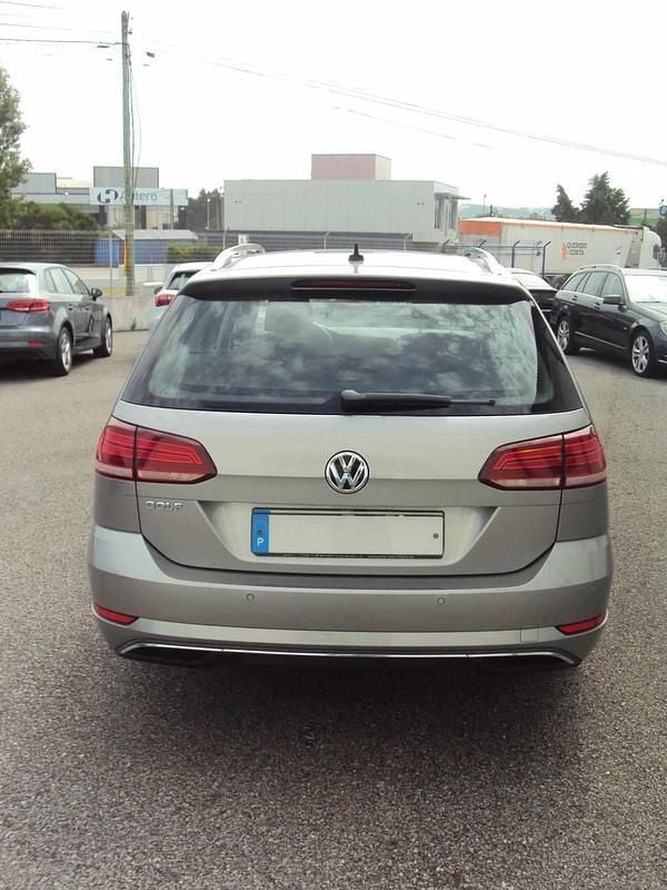 Usado VW Golf VII 116 HP (85 kW) 2019 Cinzento Citadino