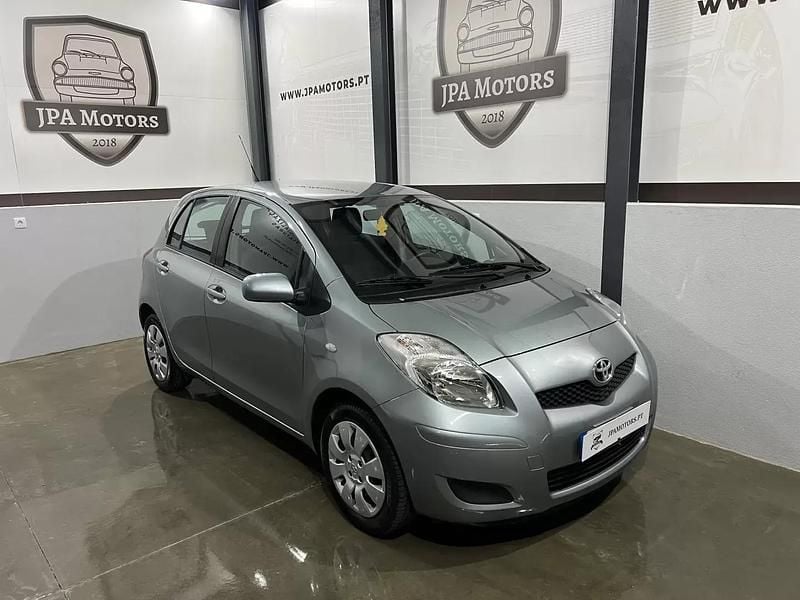 Cinza Usado 2011 Toyota Yaris | € 8.900 (Preço justo) - Imagem 1/4