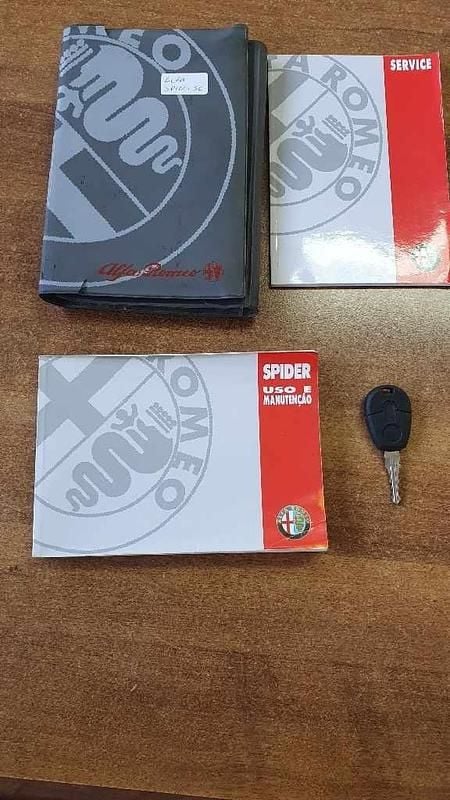 Usado Alfa Romeo Spider 150 HP (110 kW) 2001 Cinzento Cabrios