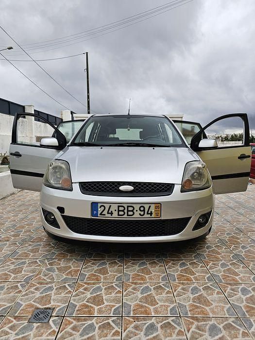 Usado 2005 Ford Fiesta Sedan | € 2.900 (Preço justo) - Imagem 1/4