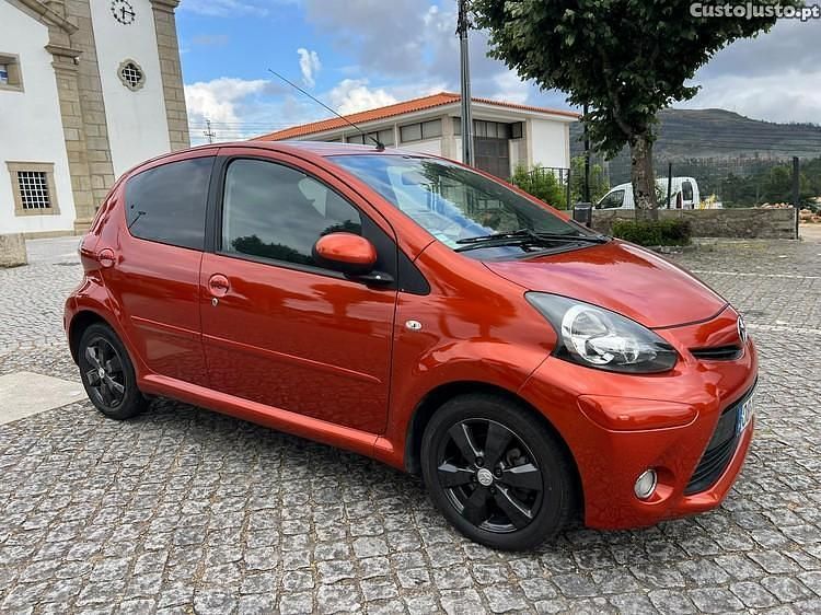 Vermelho Usado 2012 Toyota Aygo Citadino | € 6.999 - Imagem 1/1