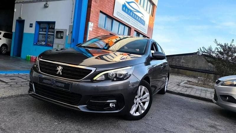 Usado Peugeot 308 SW Active 130 HP (95 kW) 2018 Cinza antracite Carrinha