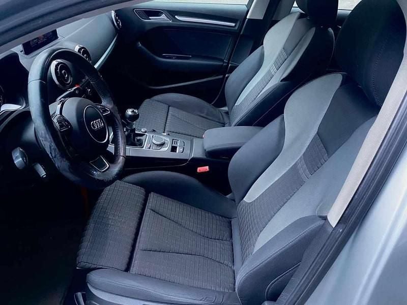 Usado Audi A3 Premium 150 HP (110 kW) 2013 Cinzento Citadino