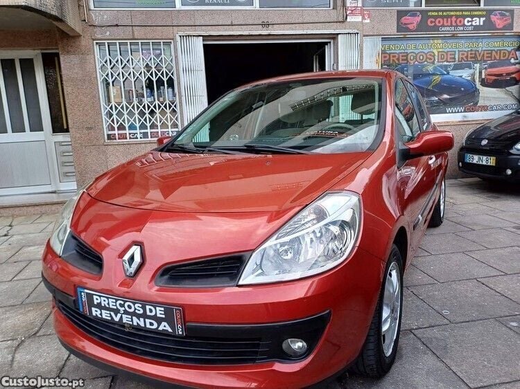 Vermelho Usado 2005 Renault Clio II | € 4.899 (Preço elevado) - Imagem 1/1