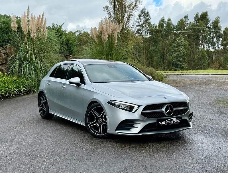 Cinza Usado 2019 Mercedes A180 AMG line | € 24.890 (Preço elevado) - Imagem 1/4