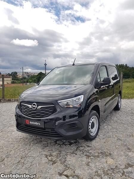 Preto Usado 2021 Opel Combo Essentia Monovolume | € 15.490 (Bom preço) - Imagem 1/1