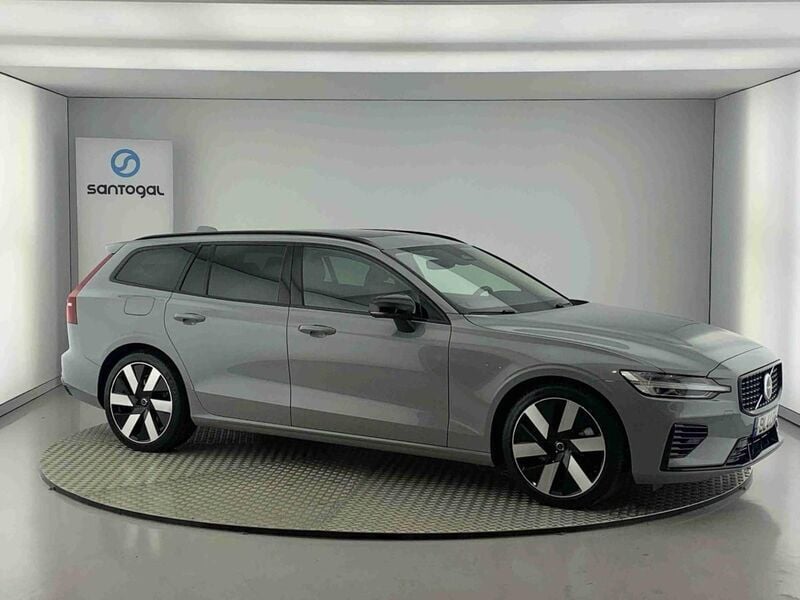 Cinzento Usado 2024 Volvo V60 Carrinha | € 46.300 (Preço justo) - Imagem 1/4