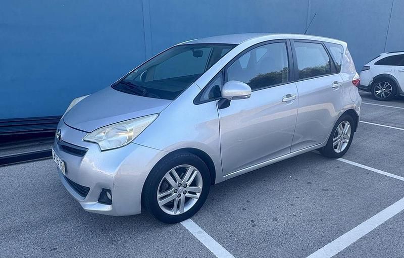 Usado 2012 Toyota Verso-S Monovolume | € 6.250 - Imagem 1/4