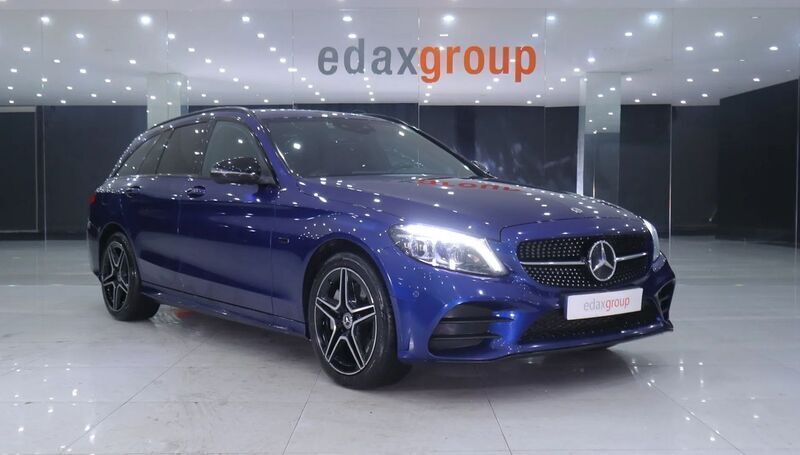 Azul Usado 2020 Mercedes C300 Avantgarde Carrinha | € 32.990 - Imagem 1/4