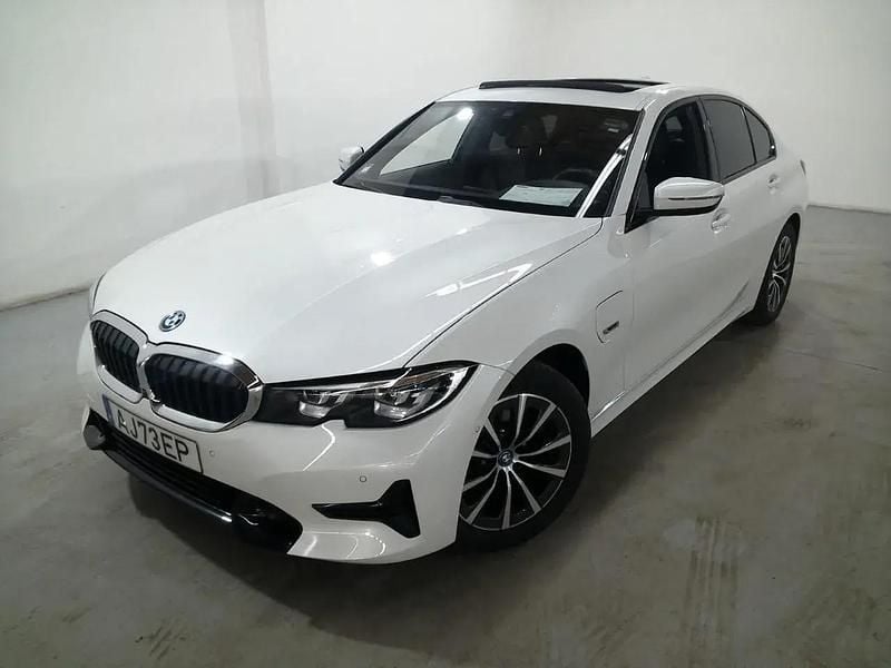 Branco Usado 2021 BMW 320e Sport Line Sedan | € 34.990 (Preço elevado) - Imagem 1/4