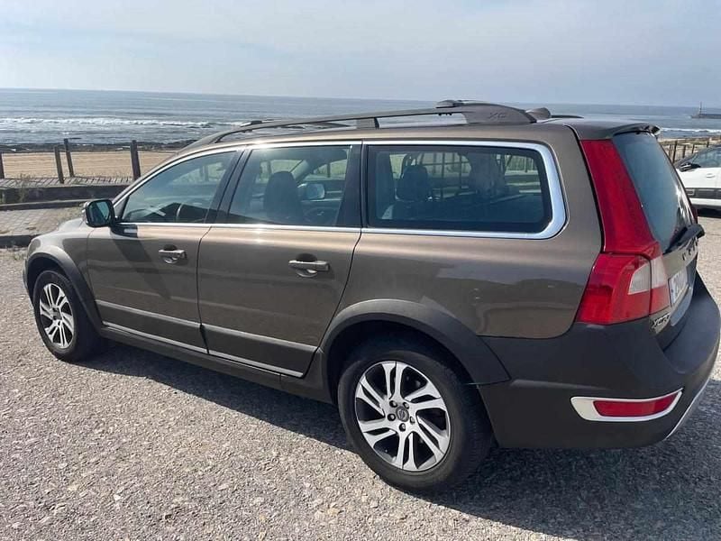 Usado Volvo XC70 163 HP (119 kW) 2011 Cinzento Citadino