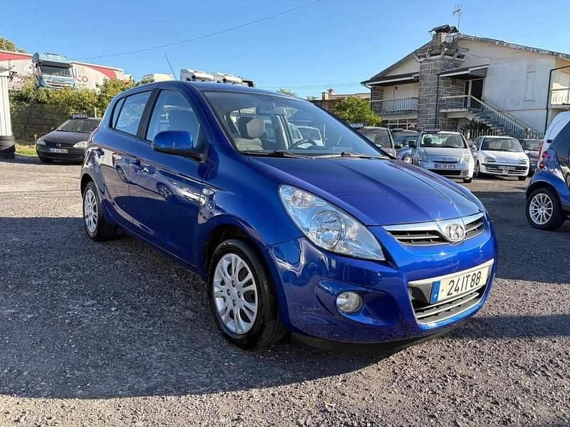Azul Usado 2010 Hyundai i20 | € 5.990 - Imagem 1/4