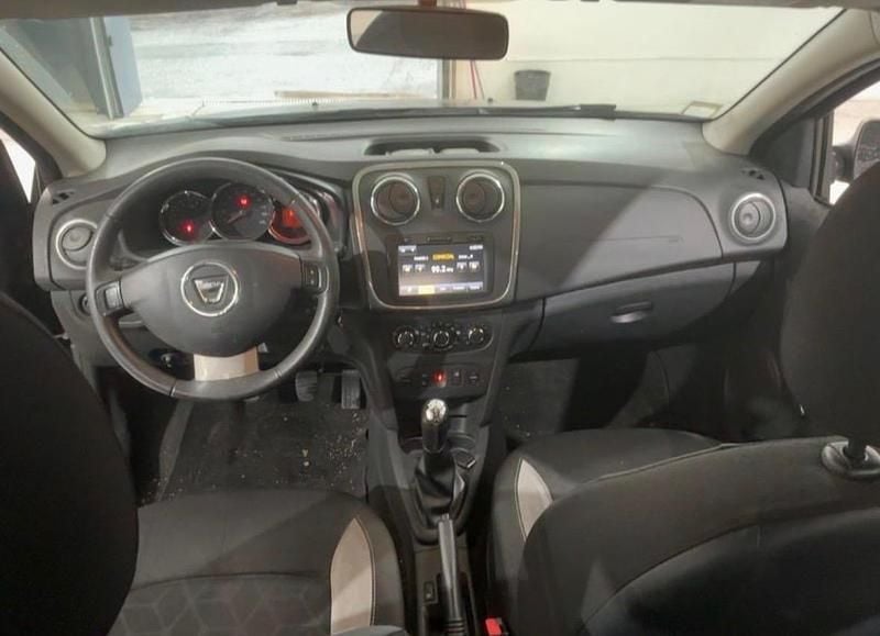 Usado Dacia Sandero 73 HP (53 kW) 2015 Preto