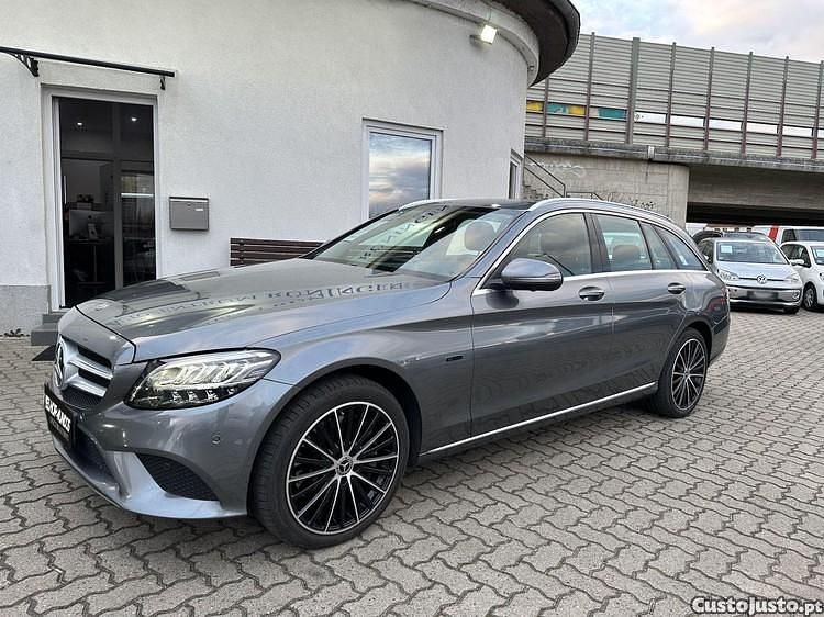 Cinza Usado 2020 Mercedes C300e Carrinha | € 30.990 (Preço justo) - Imagem 1/1