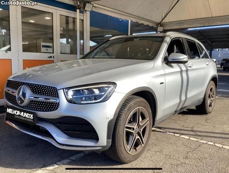 Cinza Usado 2021 Mercedes GLC300e AMG line SUV | € 41.990 (Super Preço) - Imagem 1/1