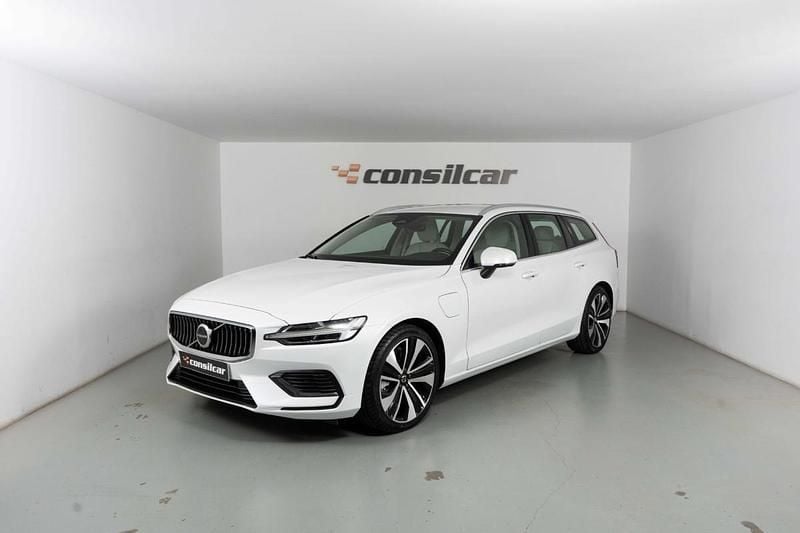 Branco Usado 2022 Volvo V60 Inscription Carrinha | € 31.480 - Imagem 1/4