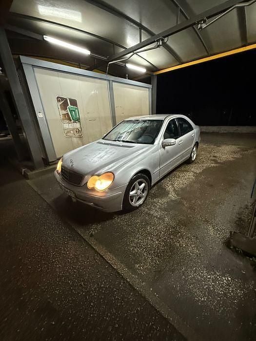 Usado 2001 Mercedes C200 Sedan | € 3.250 (Bom preço) - Imagem 1/4