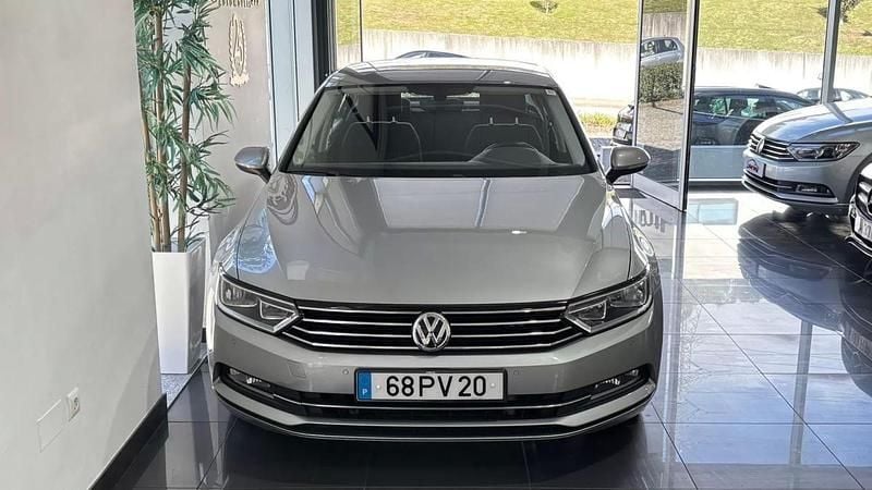 Usado VW Passat 150 HP (110 kW) 2015 Cinza prata Sedan