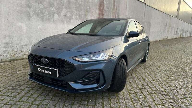 Cinzento Usado 2023 Ford Focus | € 18.400 (Super Preço) - Imagem 1/4
