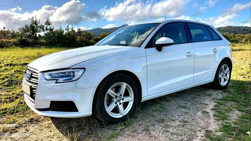 Branco Usado 2018 Audi A3 S-Line Carrinha | € 20.000 (Preço justo) - Imagem 1/4