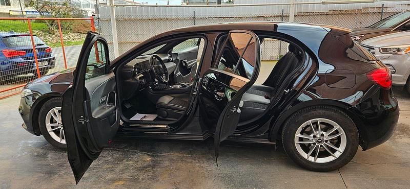 Usado Mercedes A180 Style 116 HP (85 kW) 2019 Preto Sedan
