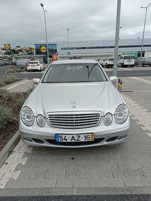 Usado 2005 Mercedes E200 Sedan | € 9.000 - Imagem 1/4