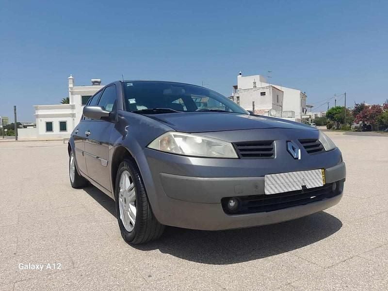 Cinzento Usado 2006 Renault Mégane II Citadino | € 2.800 (Preço justo) - Imagem 1/4