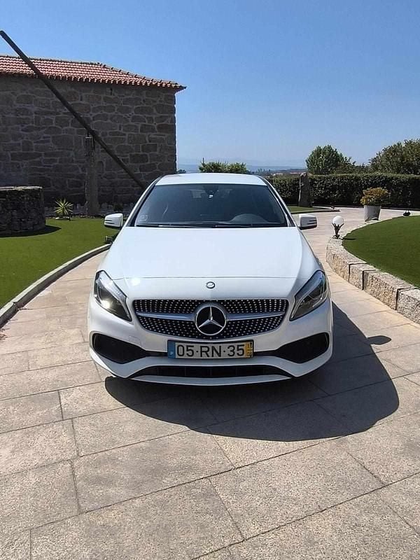 Branco Usado 2016 Mercedes A180 Citadino | € 13.700 (Bom preço) - Imagem 1/4