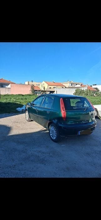 Usado Fiat Punto 59 HP (43 kW) 2002 Citadino