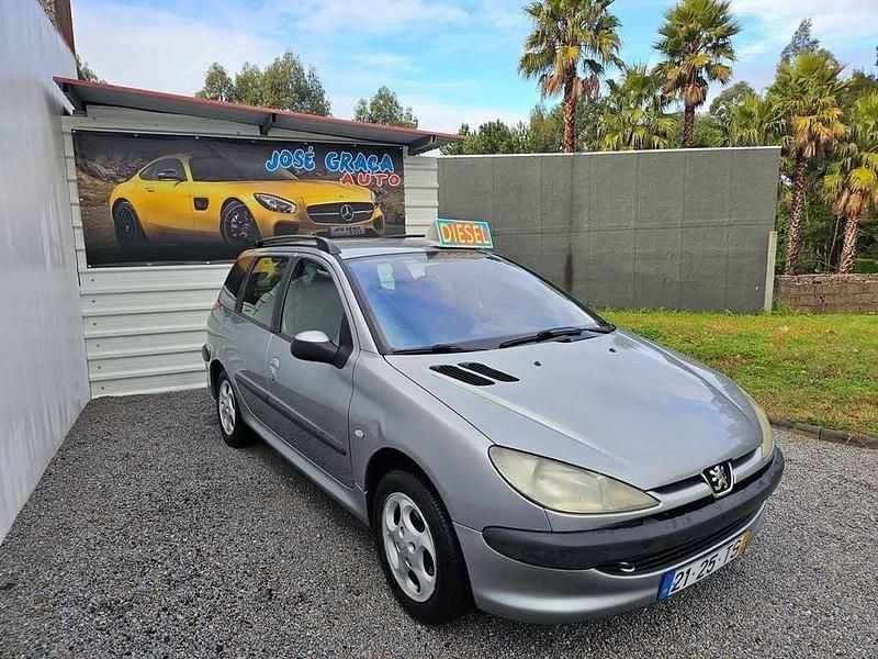 Usado Peugeot 206 68 HP (50 kW) 2002 Cinzento Carrinha