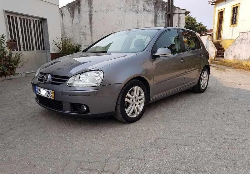 Usado VW Golf VI 105 HP (77 kW) 2008 Cinzento Citadino