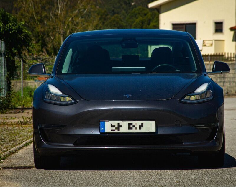 Cinza Usado 2019 Tesla Model 3 Performance Sedan | € 37.500 - Imagem 1/4