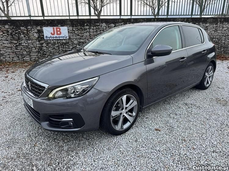 Cinza Usado 2020 Peugeot 308 Allure Citadino | € 14.350 (Preço justo) - Imagem 1/1