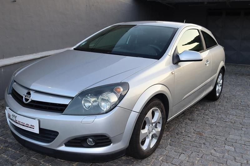 Usado Opel Astra GTC 90 HP (66 kW) 2005 Cinzento