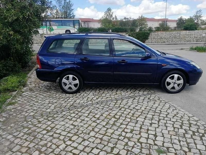 Usado Ford Focus Ghia 115 HP (84 kW) 2004 Azul escuro Carrinha