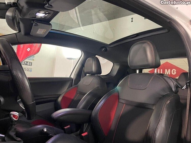 Branco Usado 2013 Peugeot 208 GTi Citadino | € 12.750 (Preço justo) - Imagem 1/1