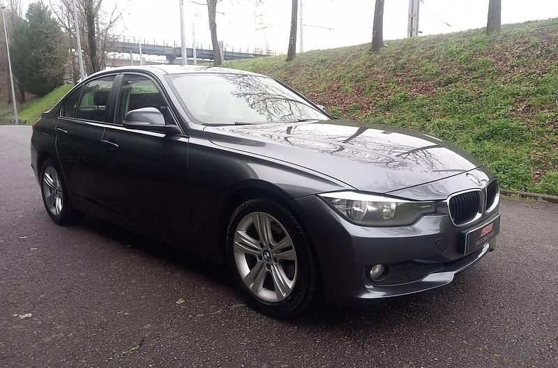 Usado BMW 316 Sport Line 116 HP (85 kW) 2015 Cinza Sedan
