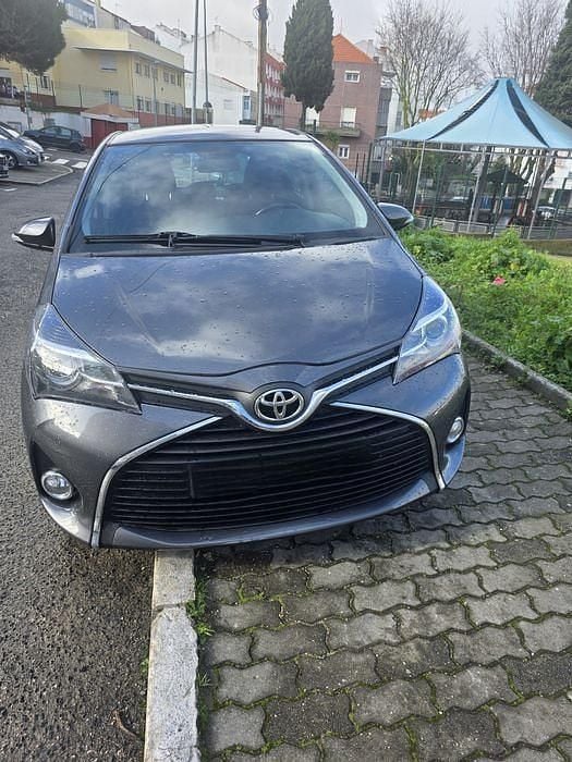 Usado Toyota Yaris Comfort 90 HP (66 kW) 2016 Sedan