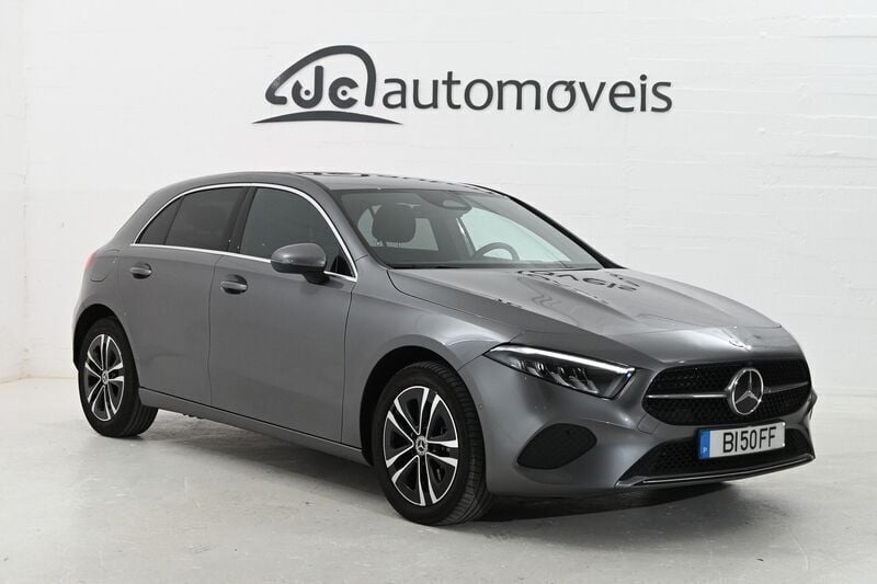 Cinza Usado 2024 Mercedes A250 Sedan | € 36.700 - Imagem 1/4