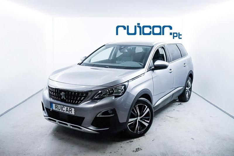 Usado Peugeot 5008 130 HP (95 kW) 2020 Cinzento SUV