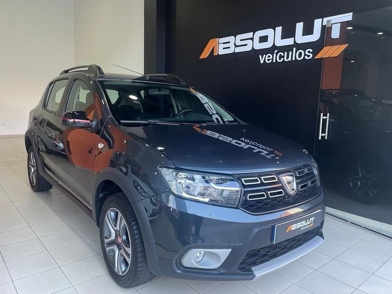 Cinzento Usado 2019 Dacia Sandero Citadino | € 12.990 (Preço justo) - Imagem 1/4