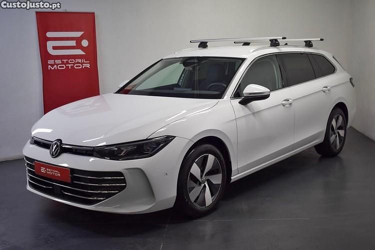 Branco Usado 2024 VW Passat Business Sedan | € 42.000 - Imagem 1/1
