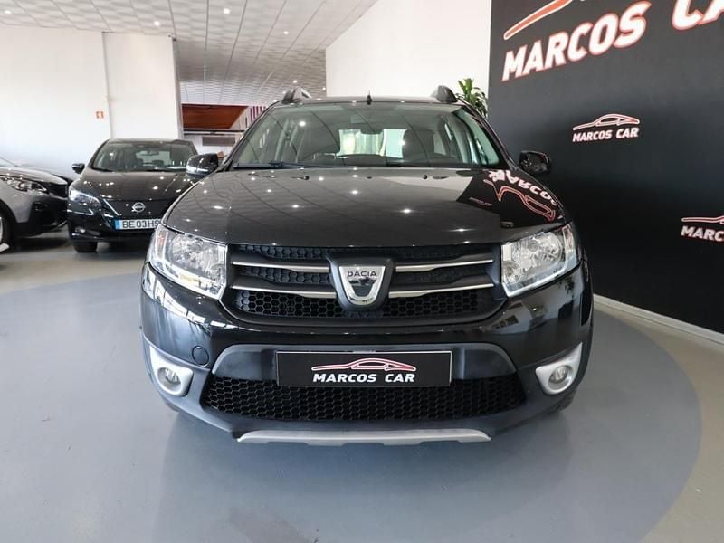 Usado Dacia Sandero Stepway 90 HP (66 kW) 2015 Preto Citadino