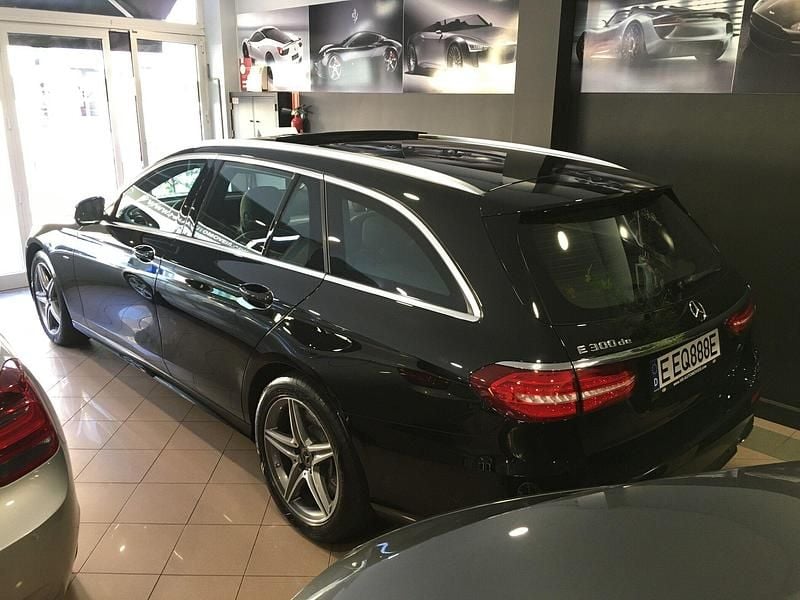 Usado Mercedes E300 AMG line 194 HP (142 kW) 2020 Preto Carrinha