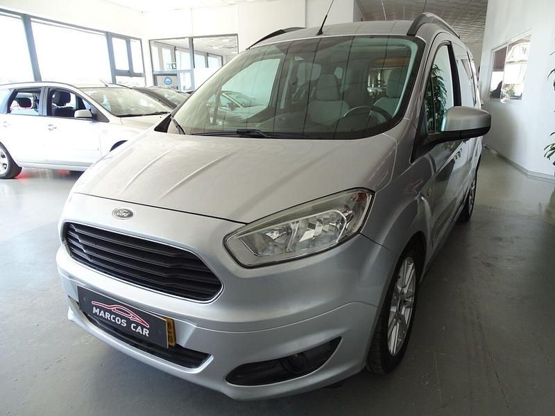 Usado Ford Courier Titanium 95 HP (69 kW) 2016 Cinza Monovolume