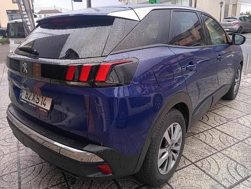 Usado Peugeot 3008 130 HP (95 kW) 2019 Azul SUV