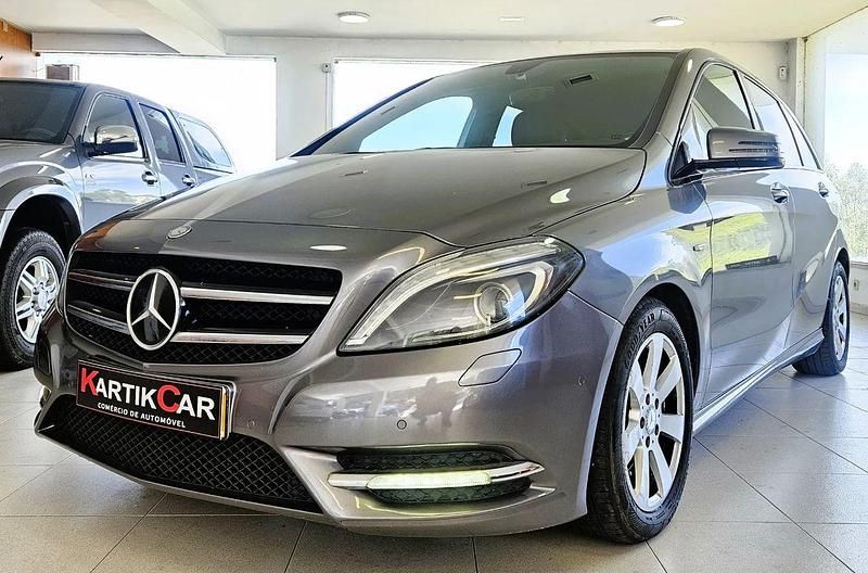Usado Mercedes B200 136 HP (100 kW) 2011 Cinza Monovolume